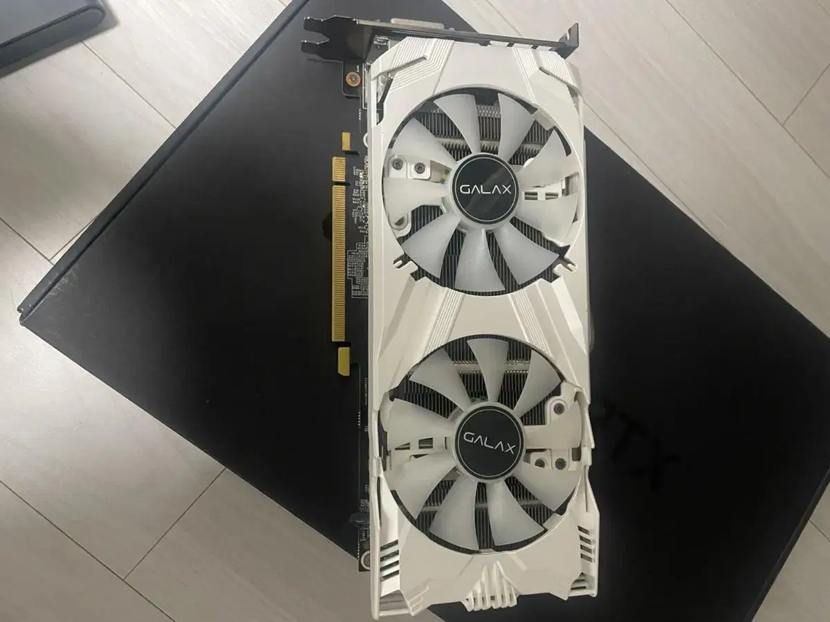 갤럭시 GTX 1060 3GB EX OC 화이트 개간지